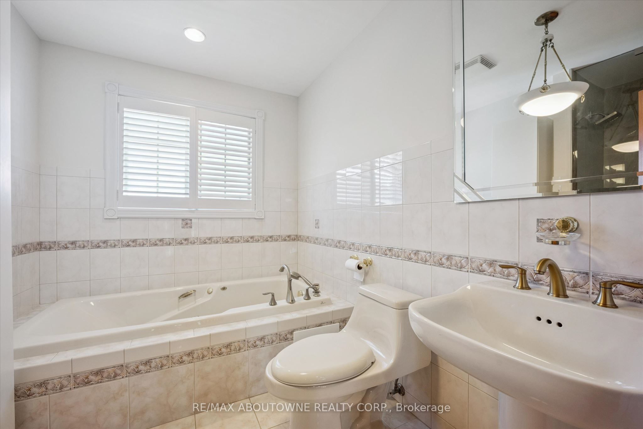 6 Fourseasons Drive, Hamilton ‣ X13832394 6 Fourseasons Drive, Hamilton ‣ X13832394
