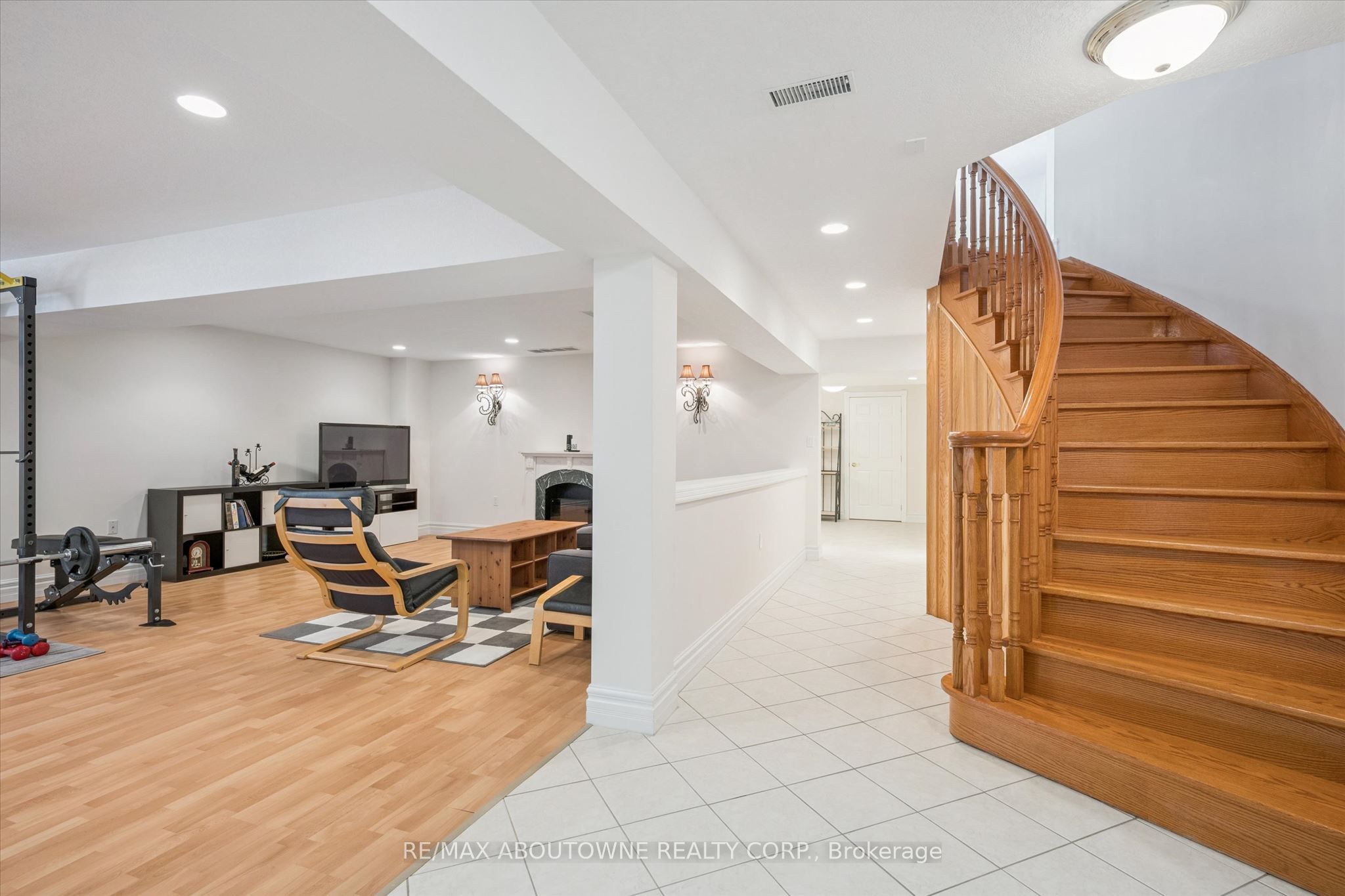 6 Fourseasons Drive, Hamilton ‣ X13832394 6 Fourseasons Drive, Hamilton ‣ X13832394