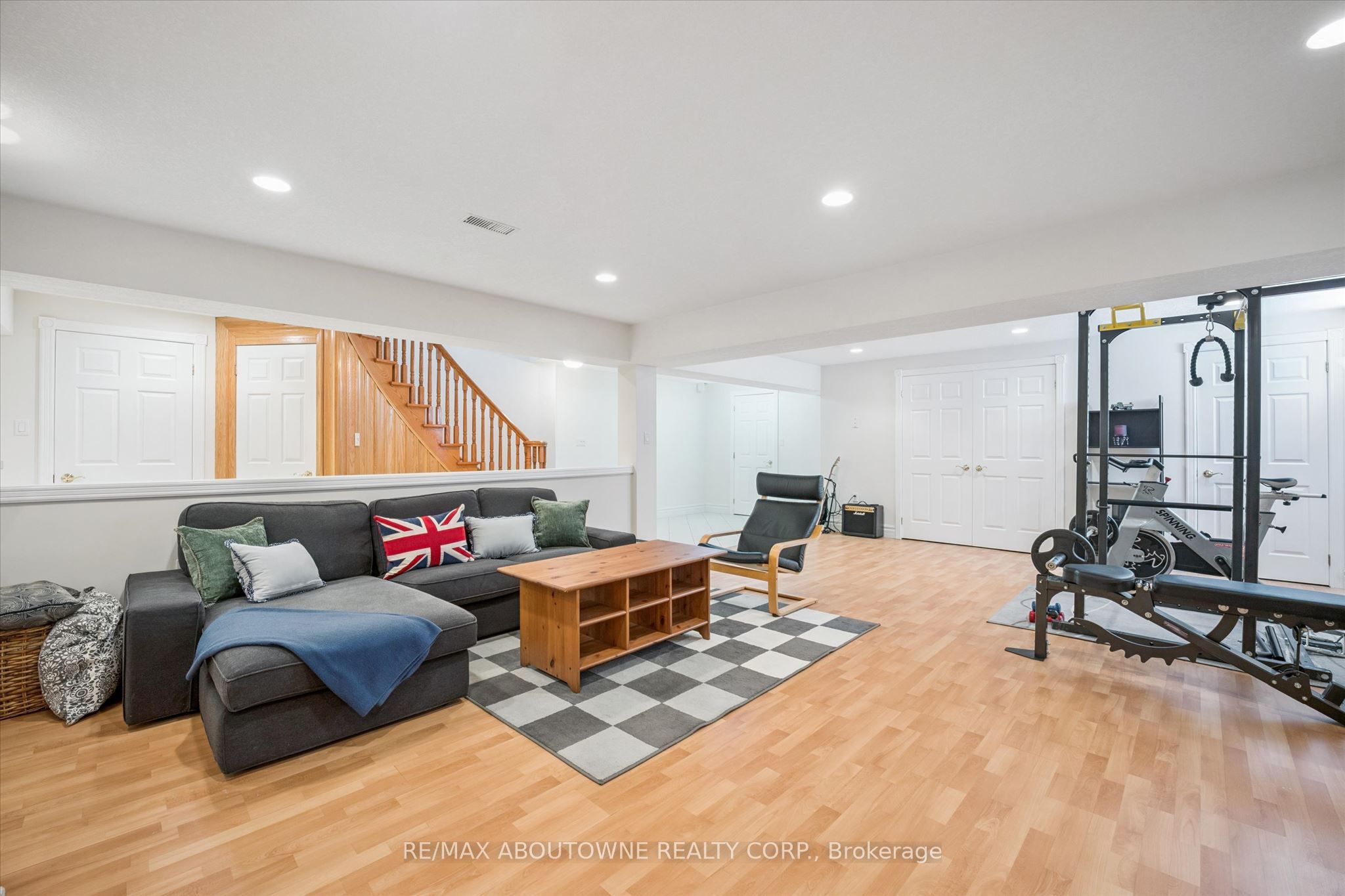 6 Fourseasons Drive, Hamilton ‣ X13832394 6 Fourseasons Drive, Hamilton ‣ X13832394