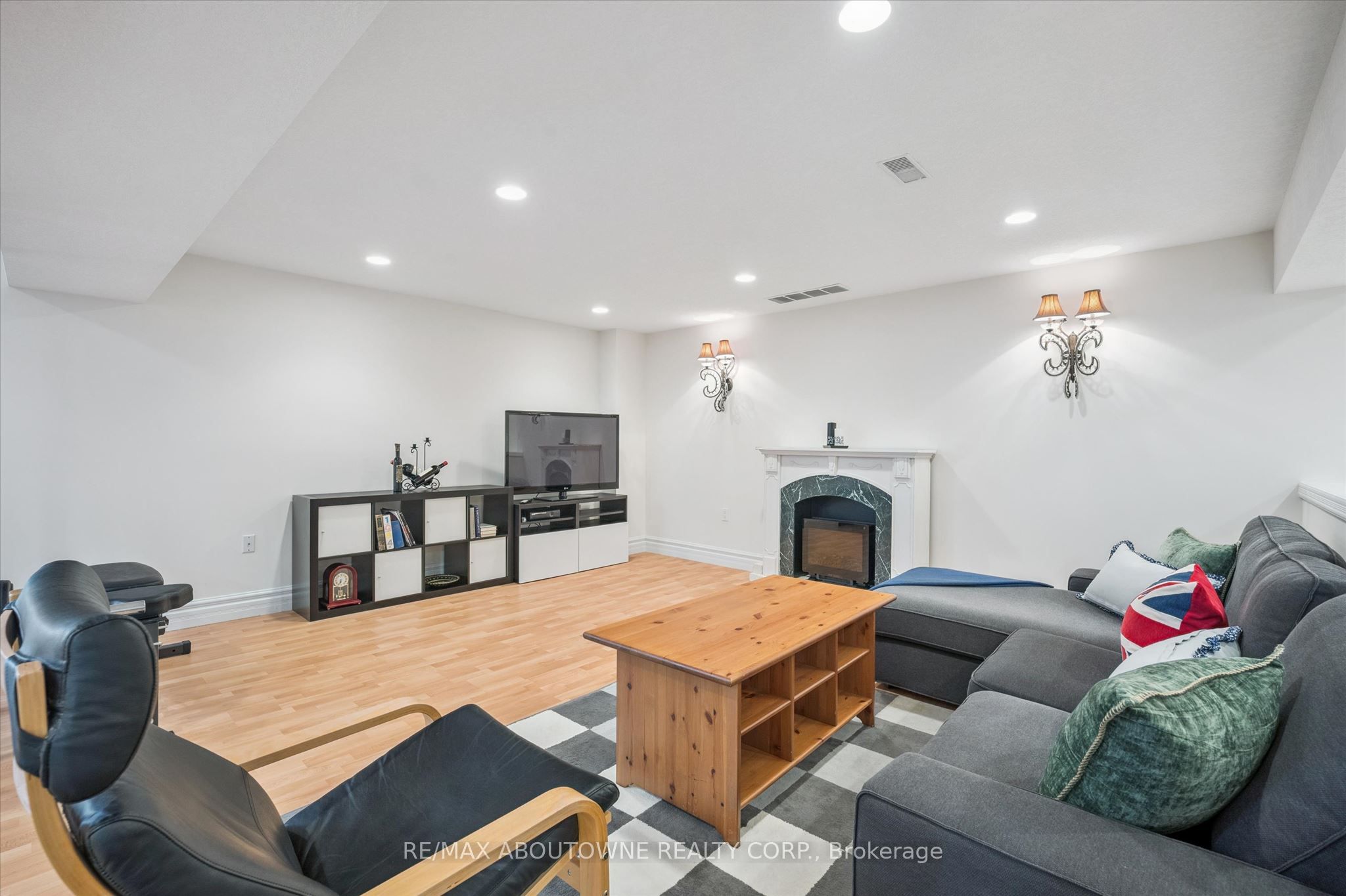 6 Fourseasons Drive, Hamilton ‣ X13832394 6 Fourseasons Drive, Hamilton ‣ X13832394