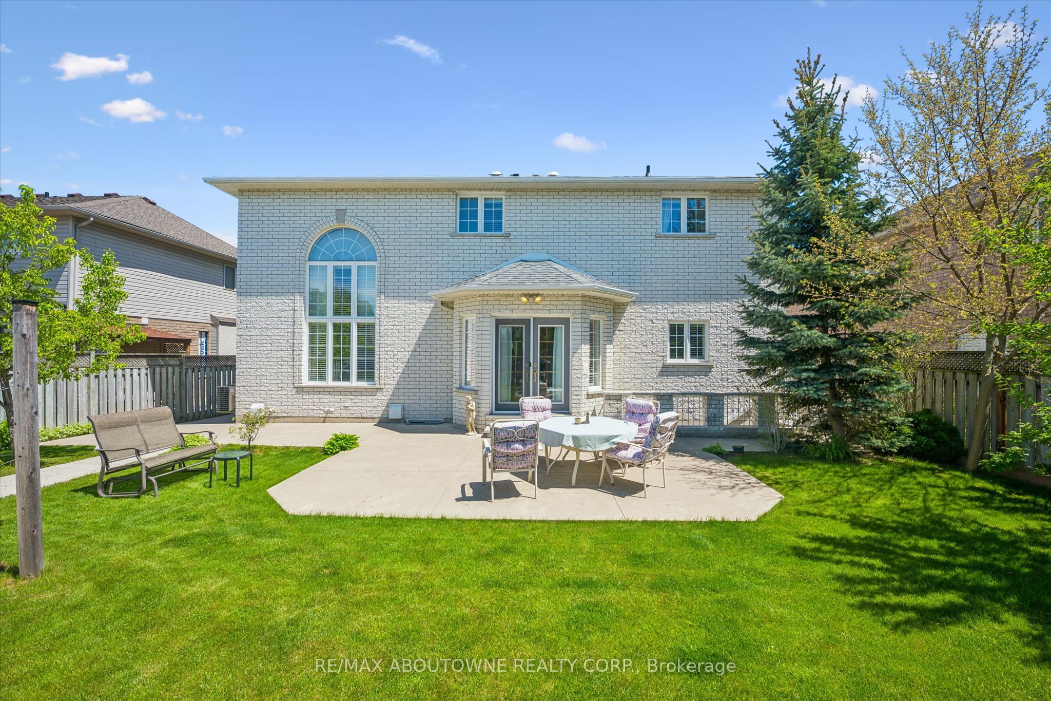 6 Fourseasons Drive, Hamilton ‣ X13832394 6 Fourseasons Drive, Hamilton ‣ X13832394