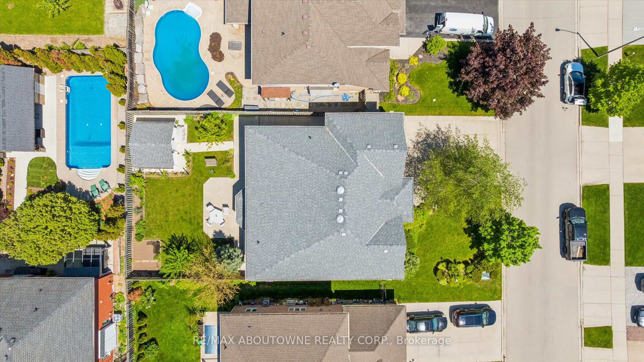 6 Fourseasons Drive, Hamilton ‣ X13832394 6 Fourseasons Drive, Hamilton ‣ X13832394