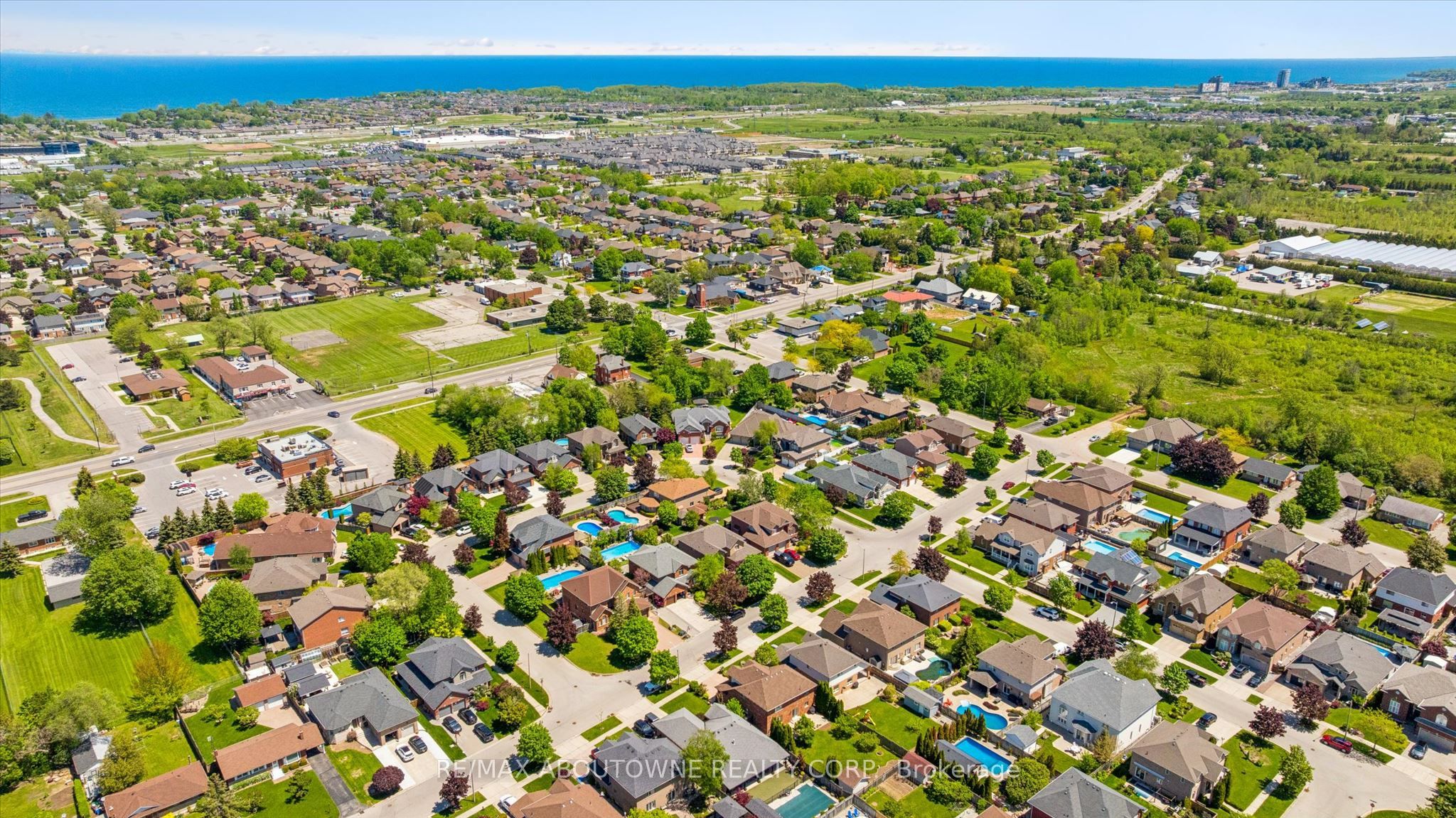 6 Fourseasons Drive, Hamilton ‣ X13832394 6 Fourseasons Drive, Hamilton ‣ X13832394