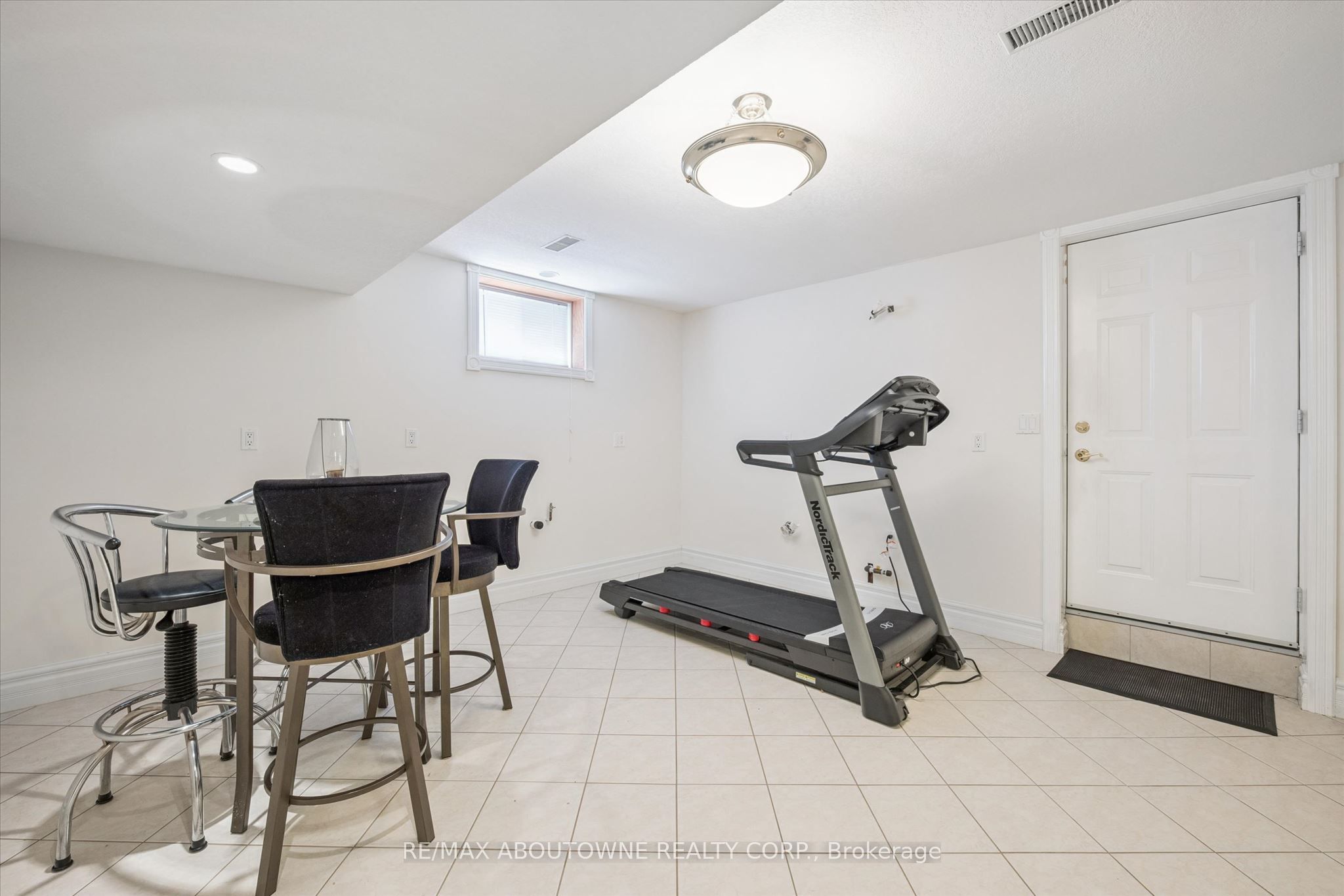 6 Fourseasons Drive, Hamilton ‣ X13832394 6 Fourseasons Drive, Hamilton ‣ X13832394