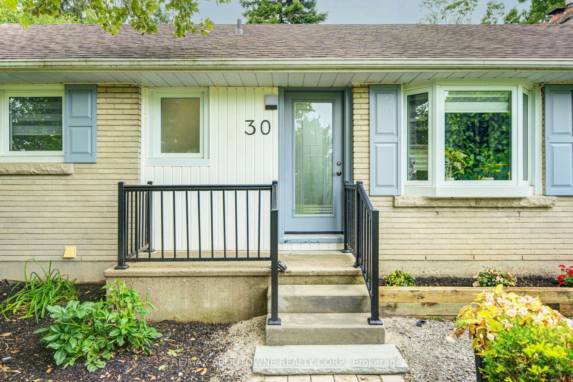 30 Dale Avenue, Hamilton ‣ X13859372 30 Dale Avenue, Hamilton ‣ X13859372