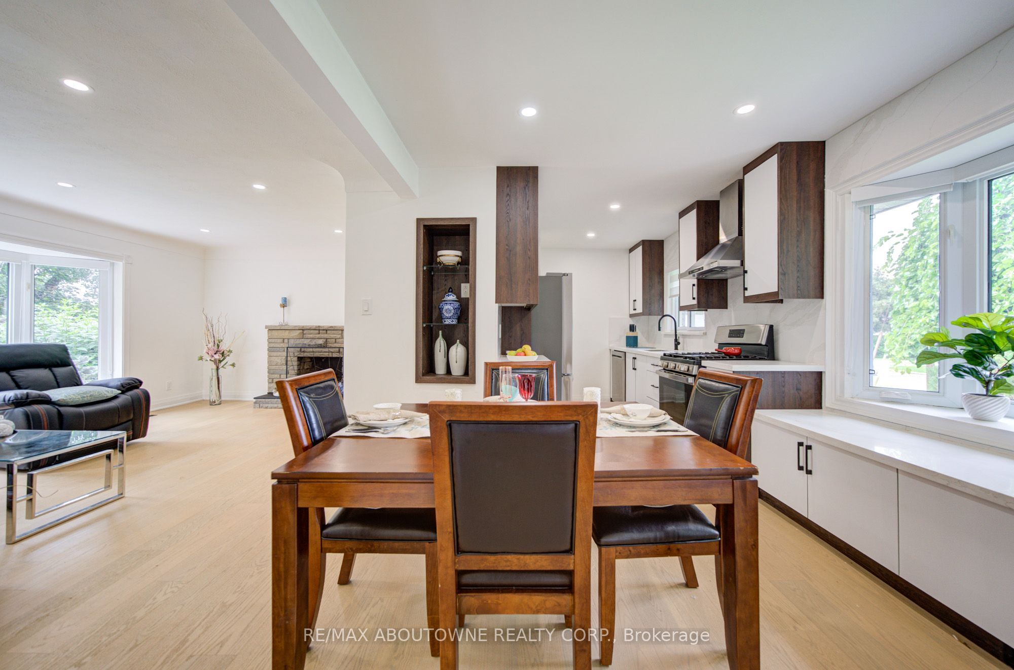 30 Dale Avenue, Hamilton ‣ X13859372 30 Dale Avenue, Hamilton ‣ X13859372