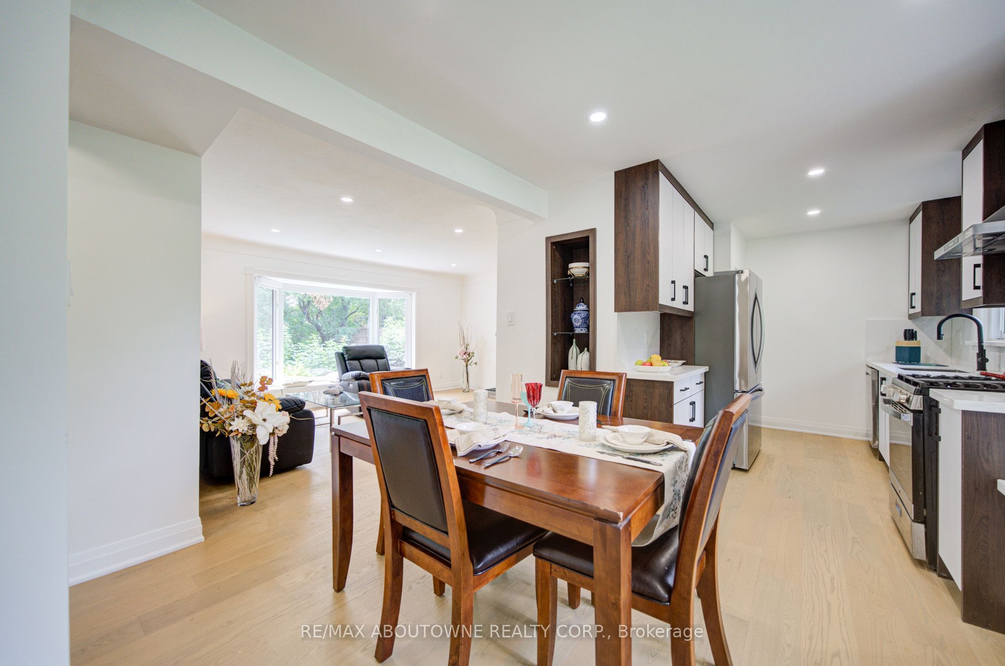 30 Dale Avenue, Hamilton ‣ X13859372 30 Dale Avenue, Hamilton ‣ X13859372