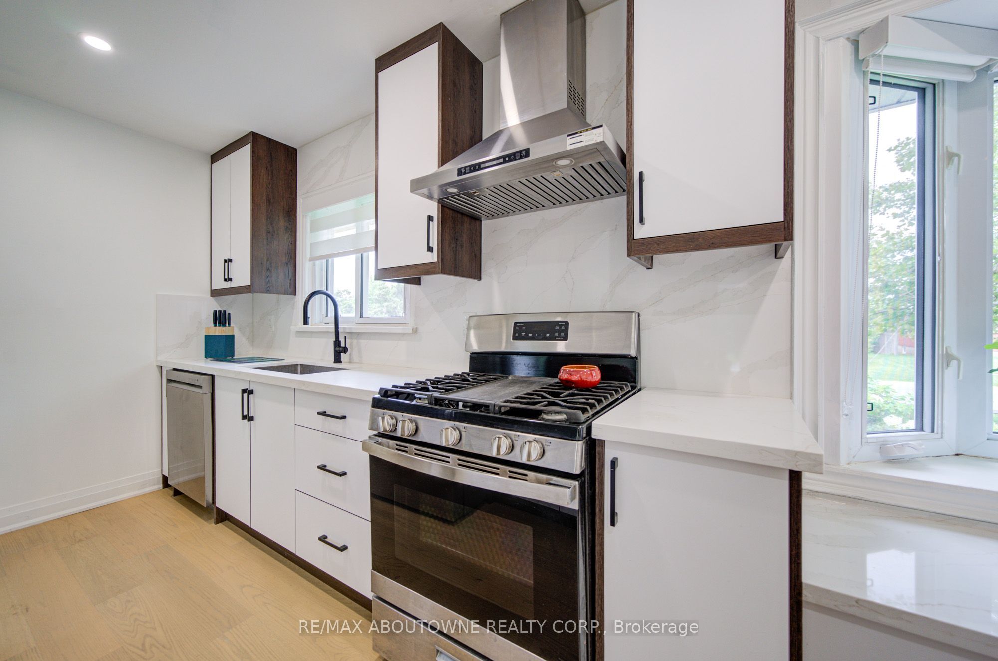 30 Dale Avenue, Hamilton ‣ X13859372 30 Dale Avenue, Hamilton ‣ X13859372