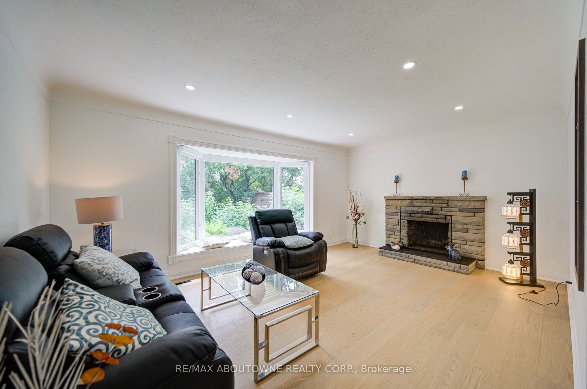 30 Dale Avenue, Hamilton ‣ X13859372 30 Dale Avenue, Hamilton ‣ X13859372