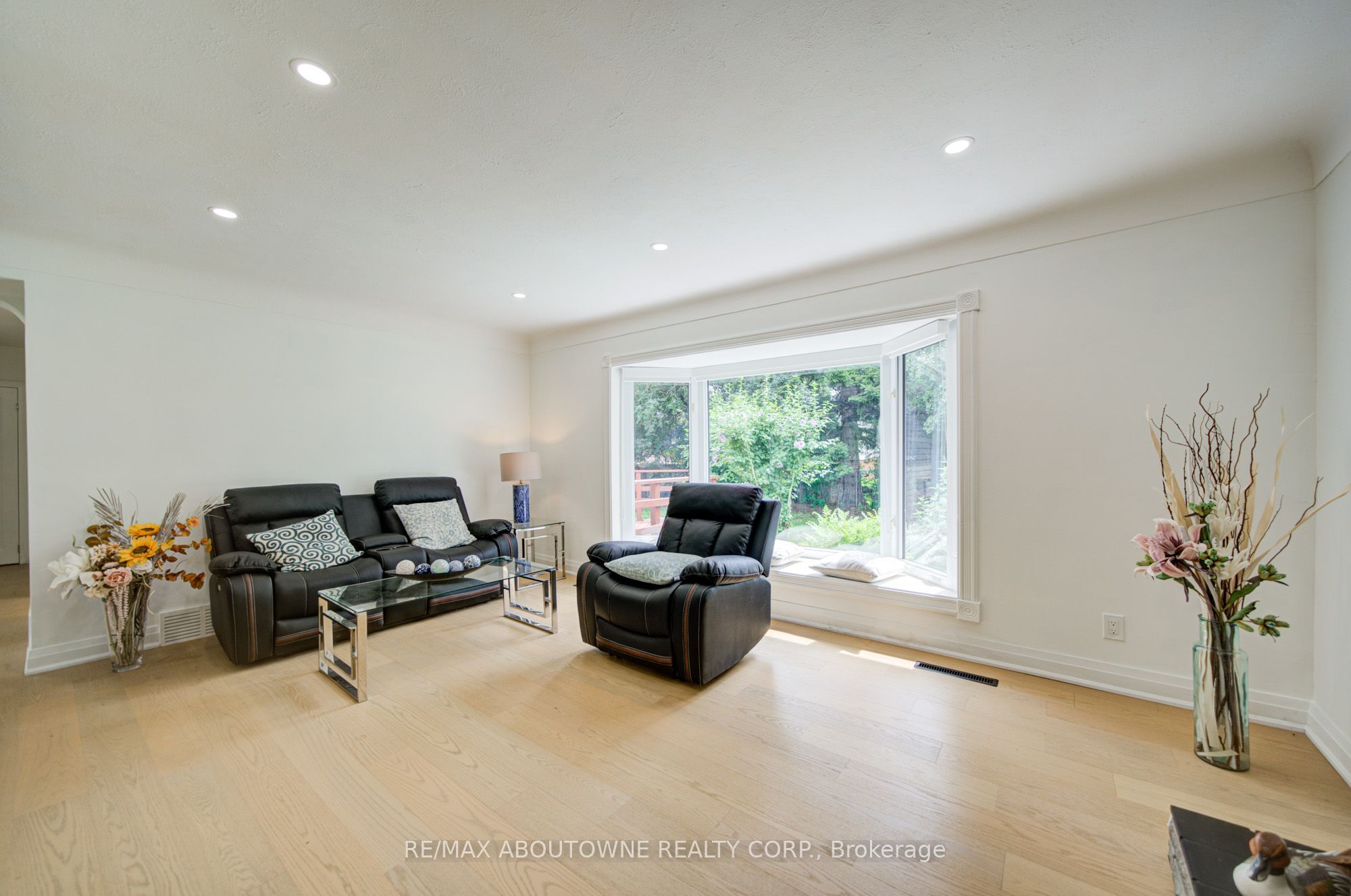 30 Dale Avenue, Hamilton ‣ X13859372 30 Dale Avenue, Hamilton ‣ X13859372