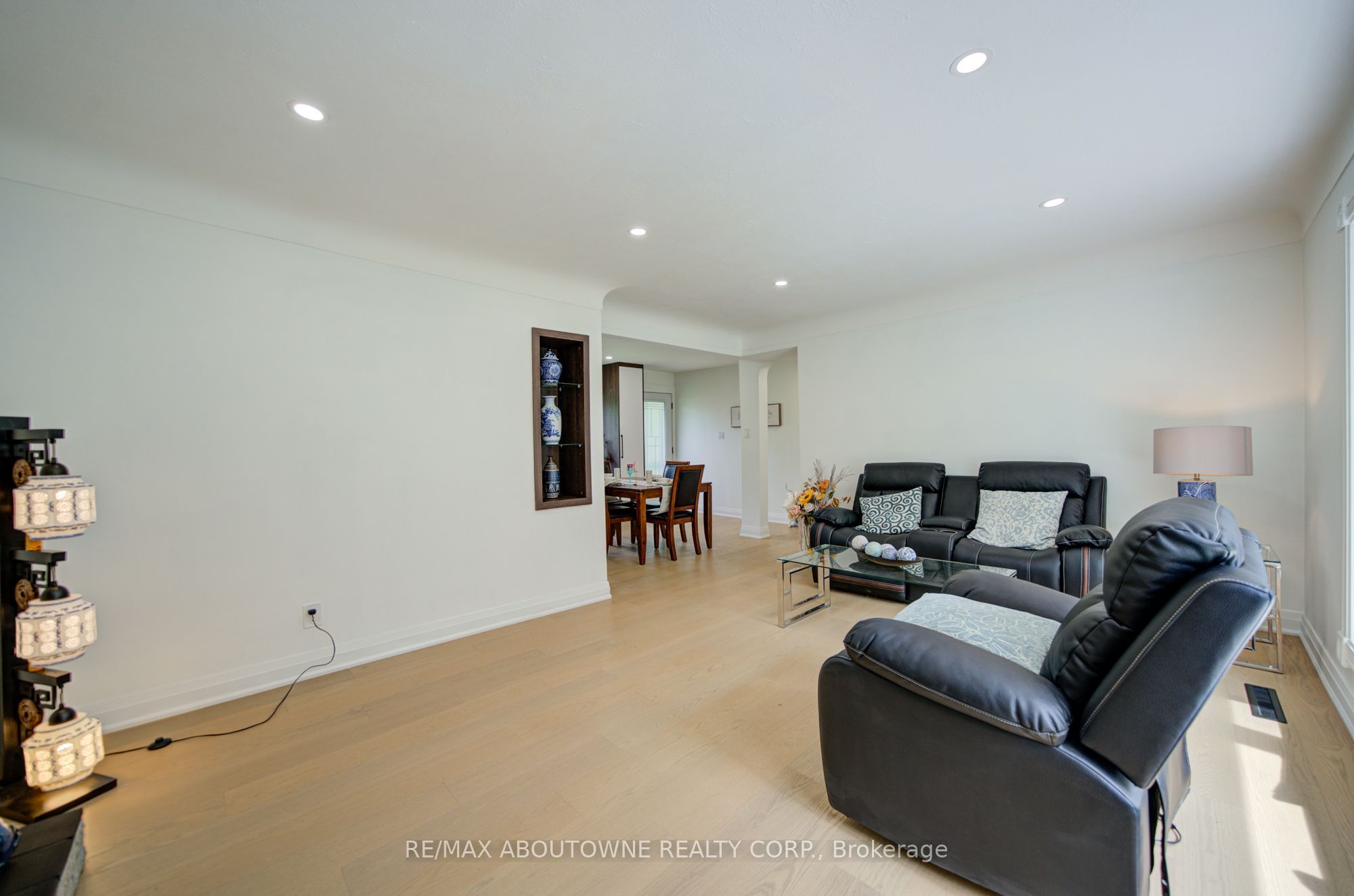 30 Dale Avenue, Hamilton ‣ X13859372 30 Dale Avenue, Hamilton ‣ X13859372