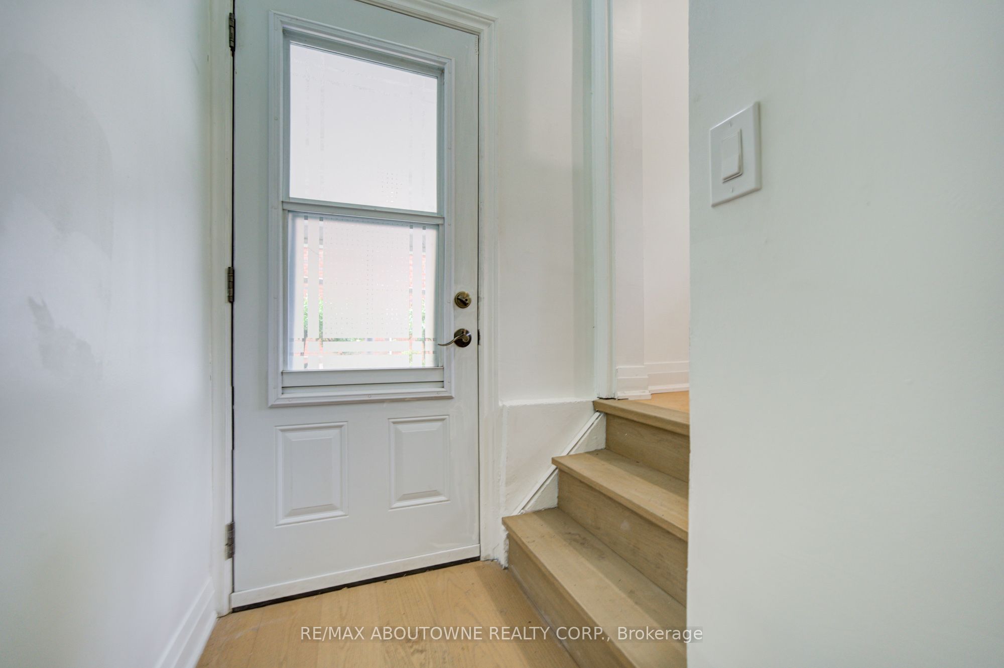 30 Dale Avenue, Hamilton ‣ X13859372 30 Dale Avenue, Hamilton ‣ X13859372