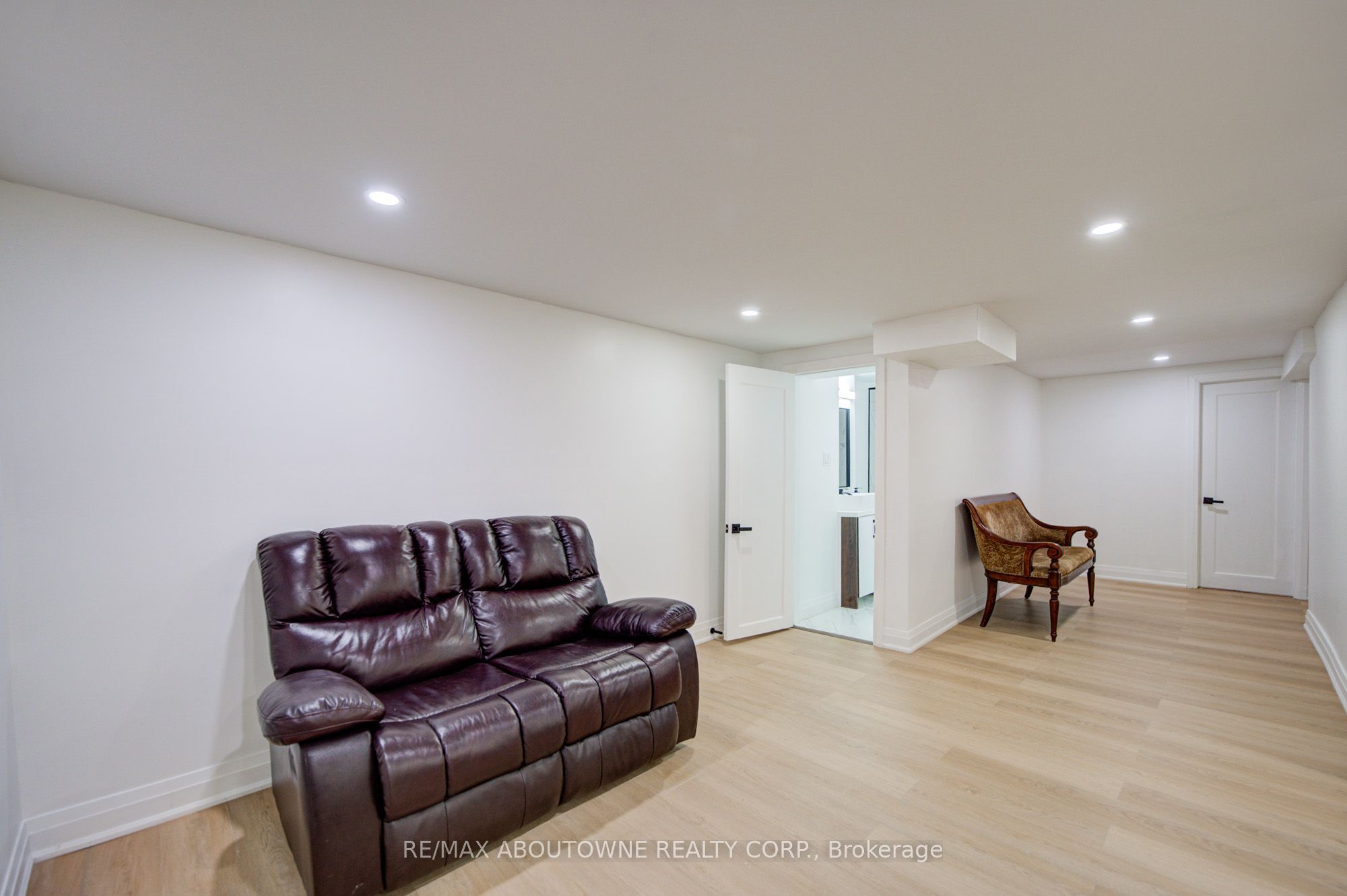 30 Dale Avenue, Hamilton ‣ X13859372 30 Dale Avenue, Hamilton ‣ X13859372
