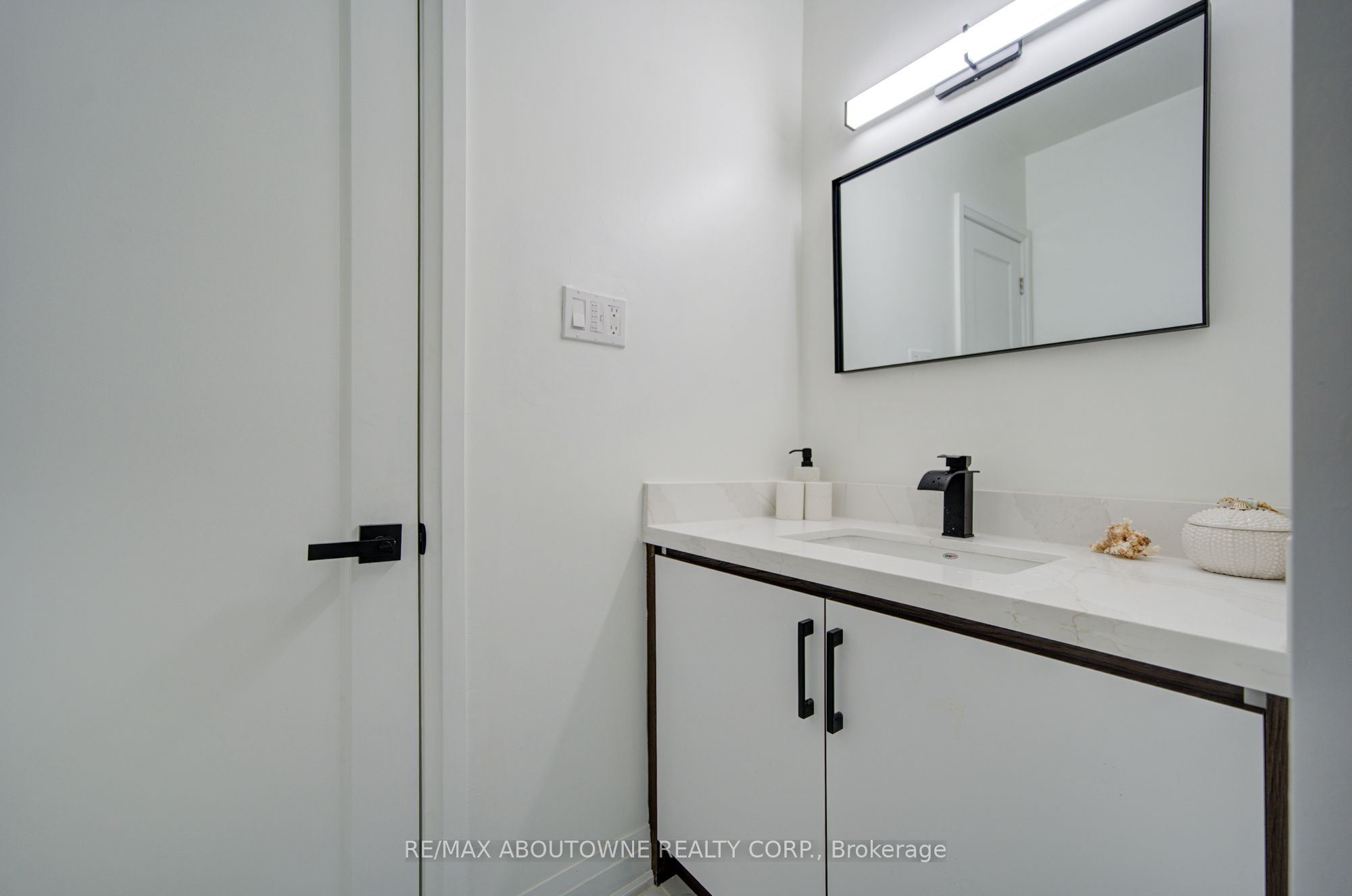 30 Dale Avenue, Hamilton ‣ X13859372 30 Dale Avenue, Hamilton ‣ X13859372
