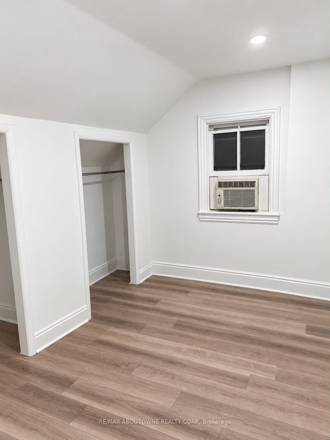 70 Wellington Street, Hamilton ‣ X14030516 70 Wellington Street, Hamilton ‣ X14030516