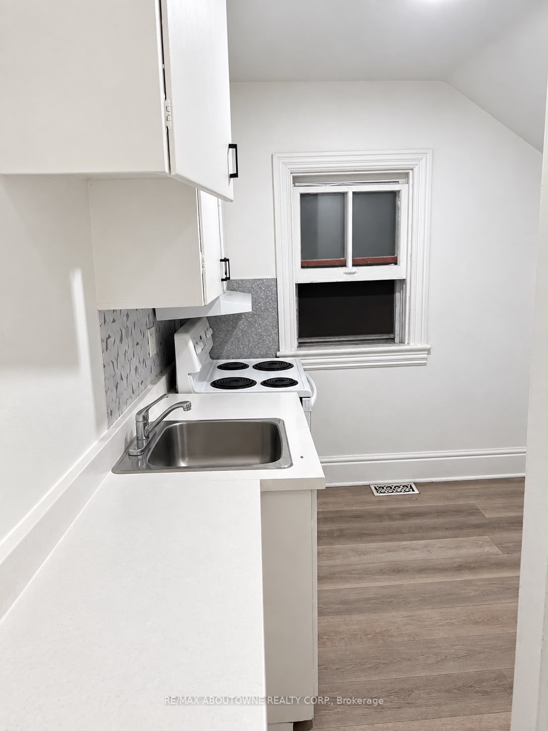 70 Wellington Street, Hamilton ‣ X14030516 70 Wellington Street, Hamilton ‣ X14030516