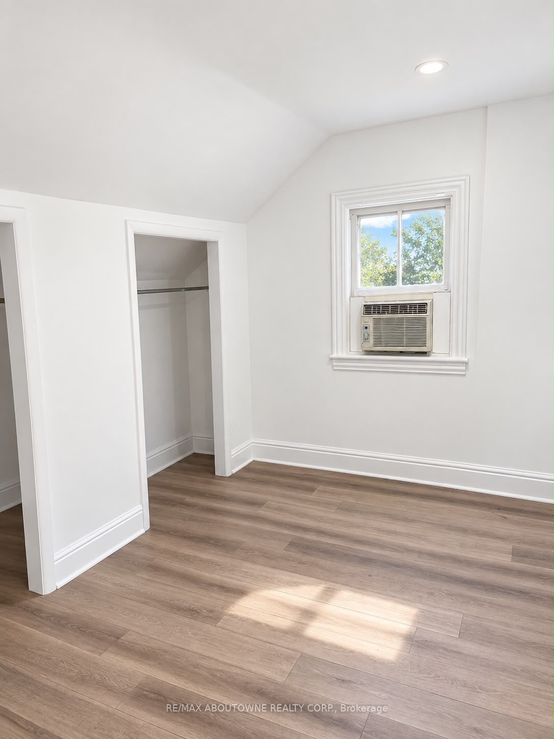 70 Wellington Street, Hamilton ‣ X14030516 70 Wellington Street, Hamilton ‣ X14030516