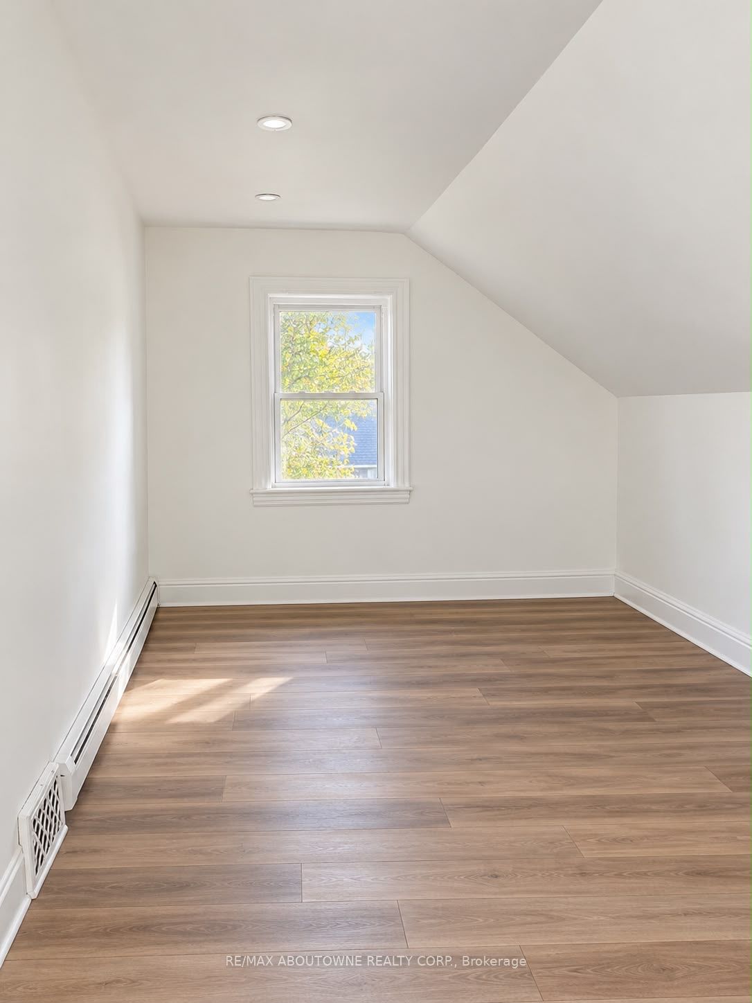 70 Wellington Street, Hamilton ‣ X14030516 70 Wellington Street, Hamilton ‣ X14030516
