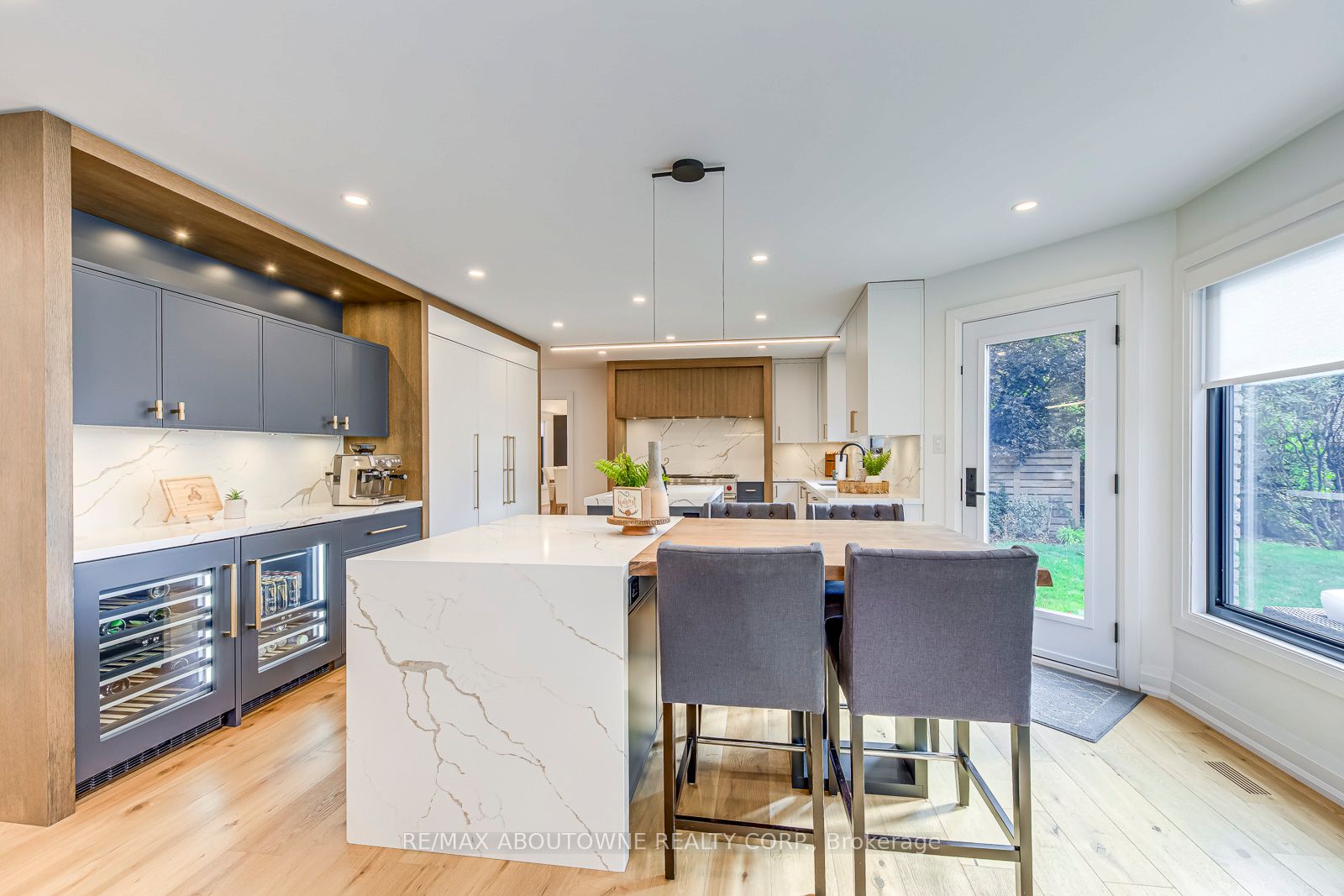 54 Deerview Avenue, Hamilton ‣ X14082306 54 Deerview Avenue, Hamilton ‣ X14082306