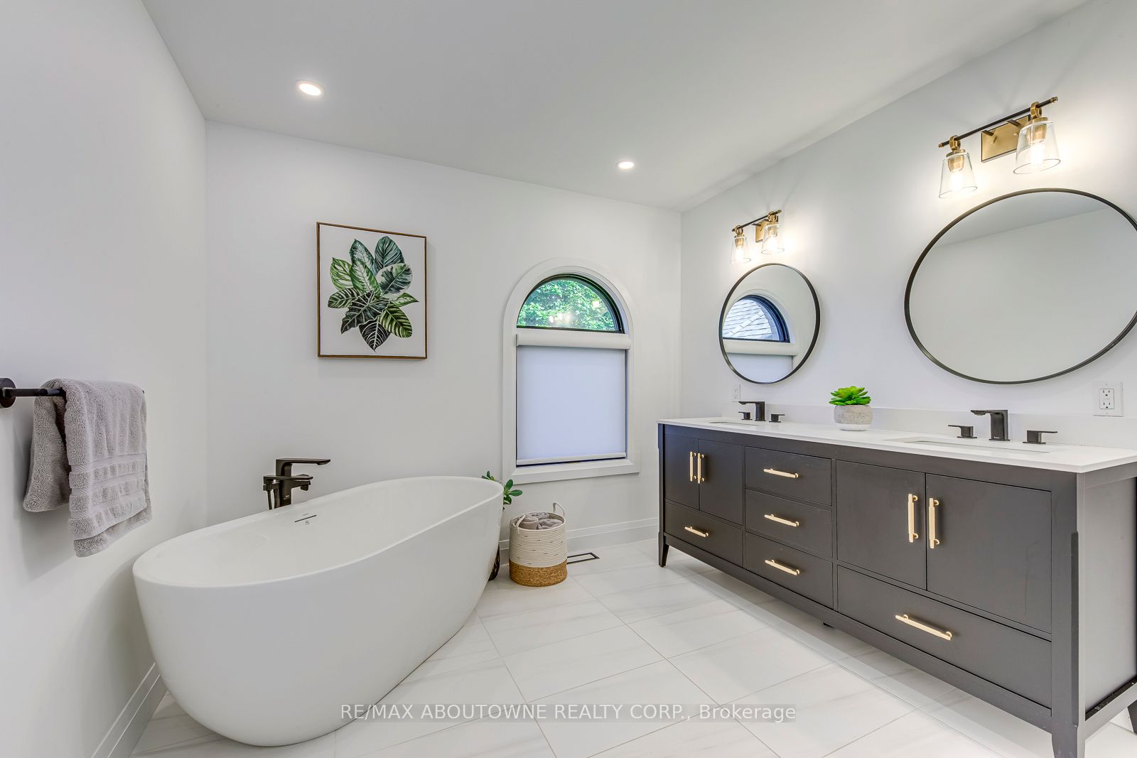54 Deerview Avenue, Hamilton ‣ X14082306 54 Deerview Avenue, Hamilton ‣ X14082306