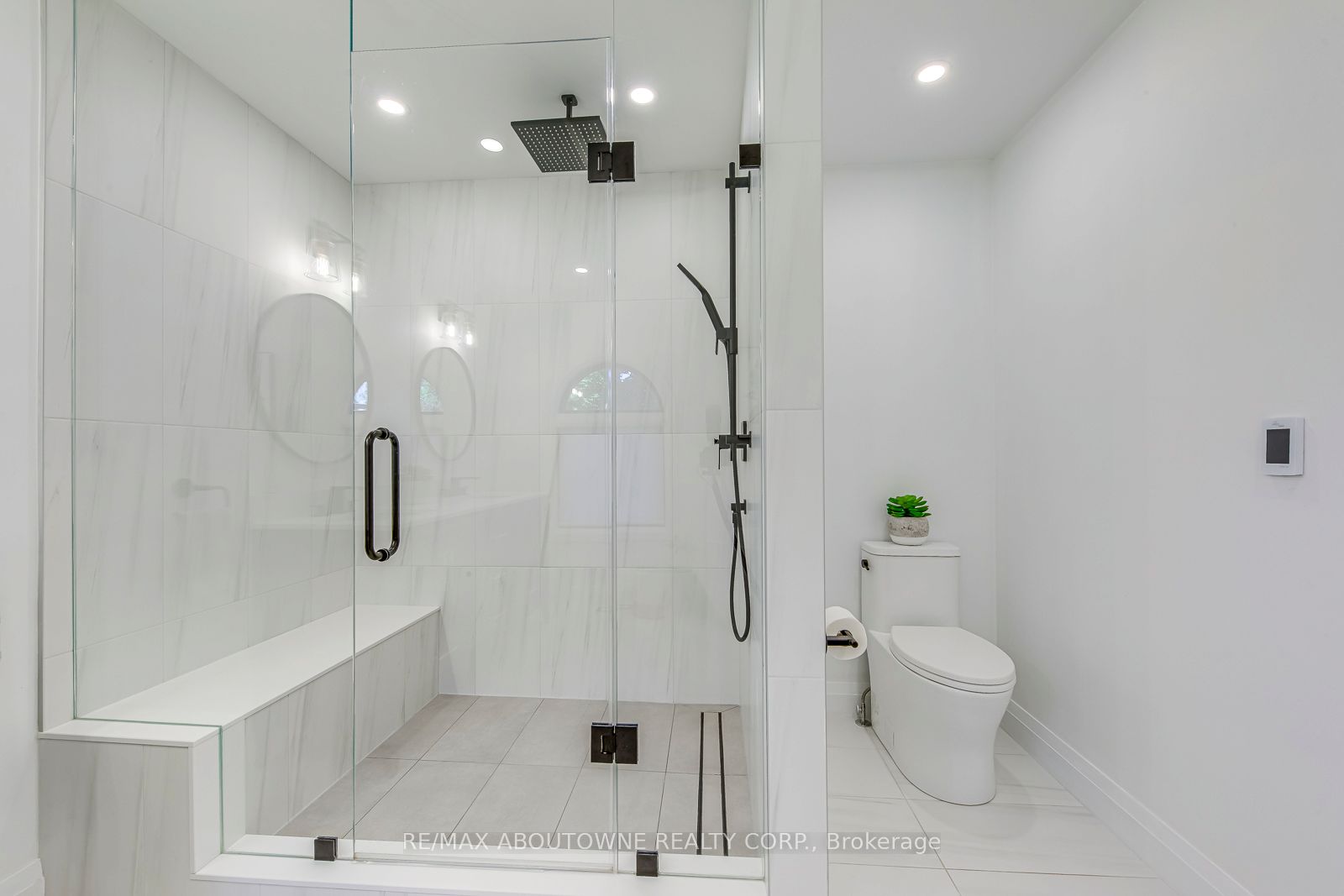 54 Deerview Avenue, Hamilton ‣ X14082306 54 Deerview Avenue, Hamilton ‣ X14082306