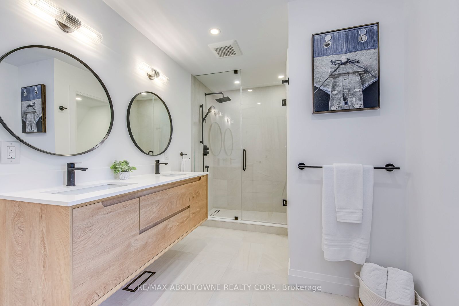 54 Deerview Avenue, Hamilton ‣ X14082306 54 Deerview Avenue, Hamilton ‣ X14082306