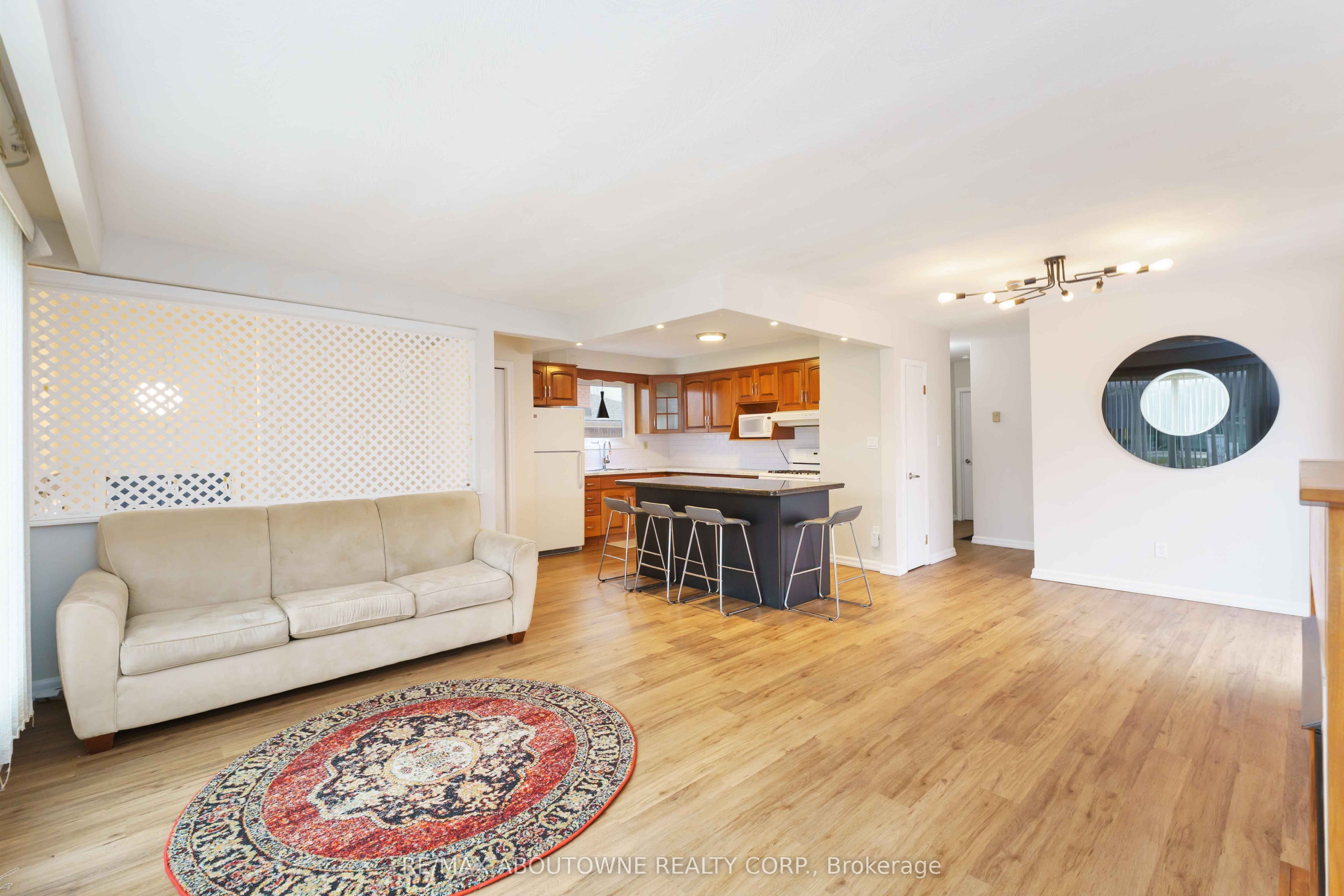 517 Mohawk Road, Hamilton ‣ X14124106 517 Mohawk Road, Hamilton ‣ X14124106