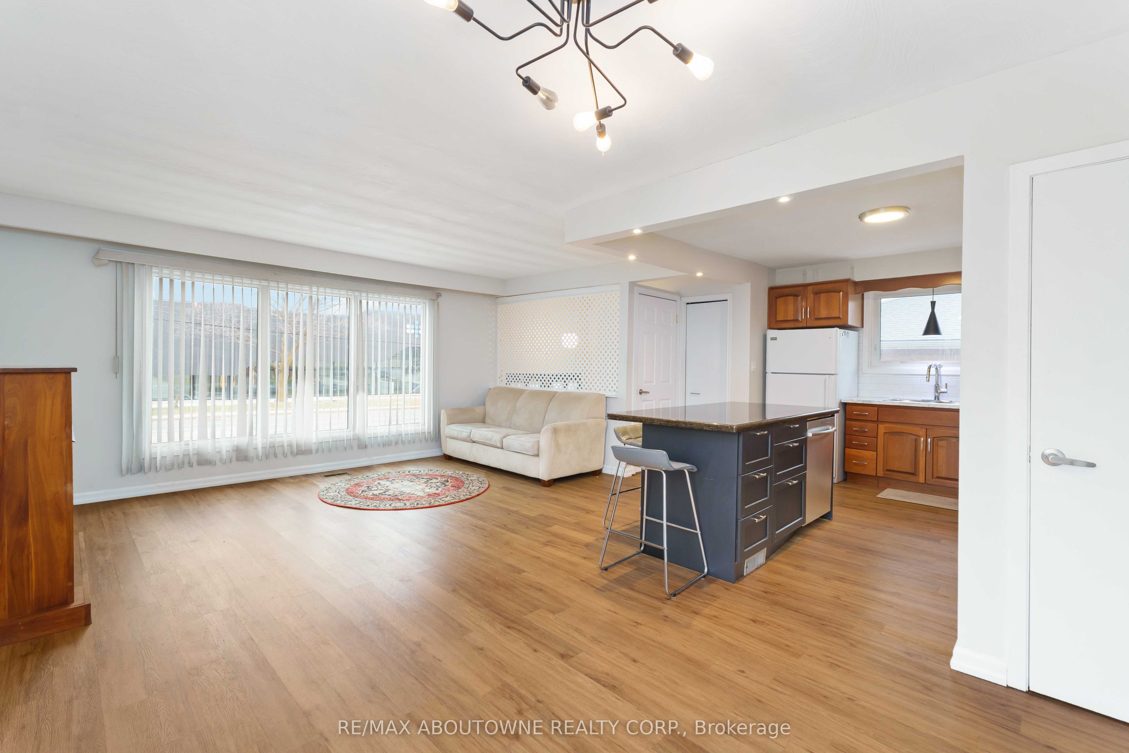 517 Mohawk Road, Hamilton ‣ X14124106 517 Mohawk Road, Hamilton ‣ X14124106