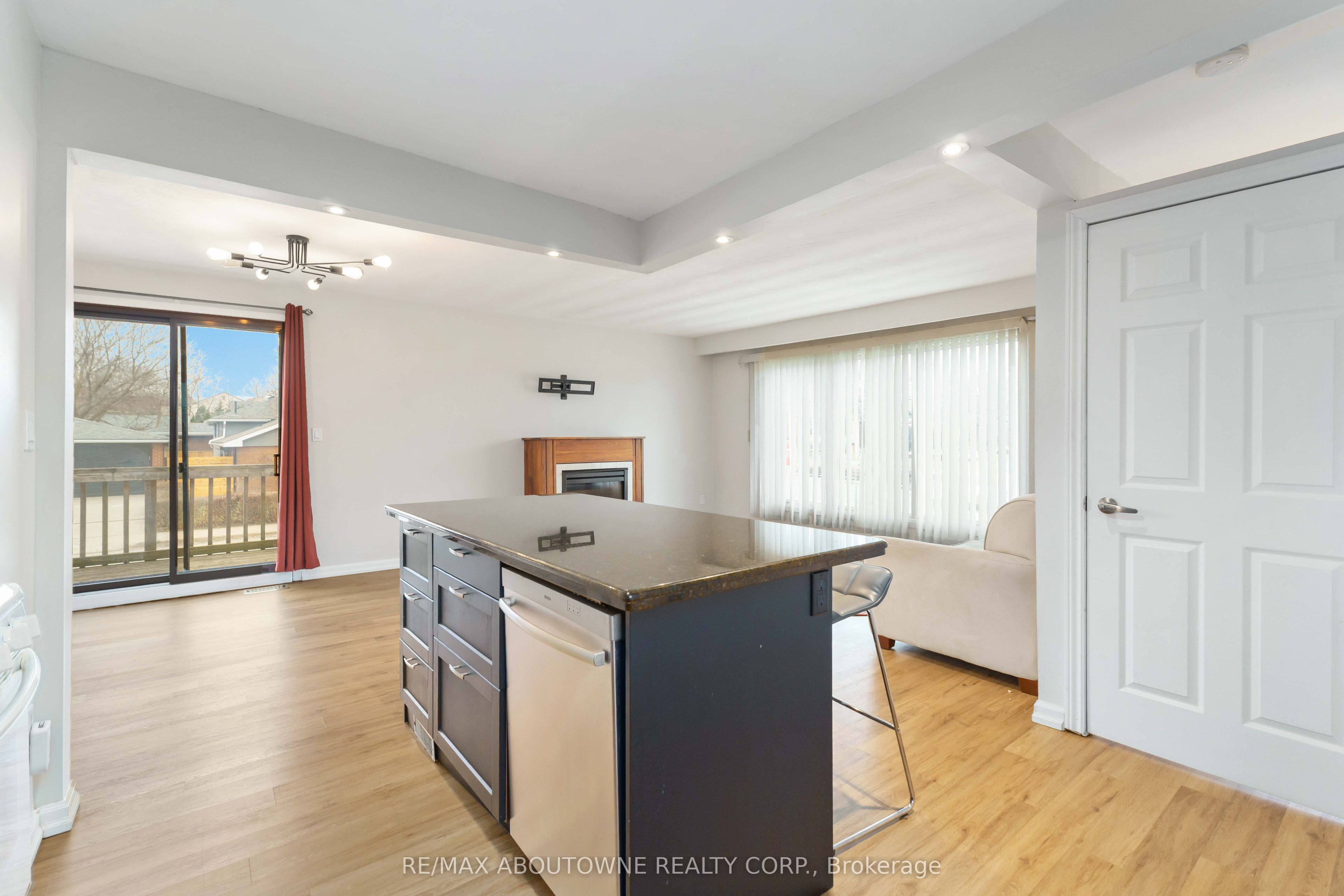 517 Mohawk Road, Hamilton ‣ X14124106 517 Mohawk Road, Hamilton ‣ X14124106