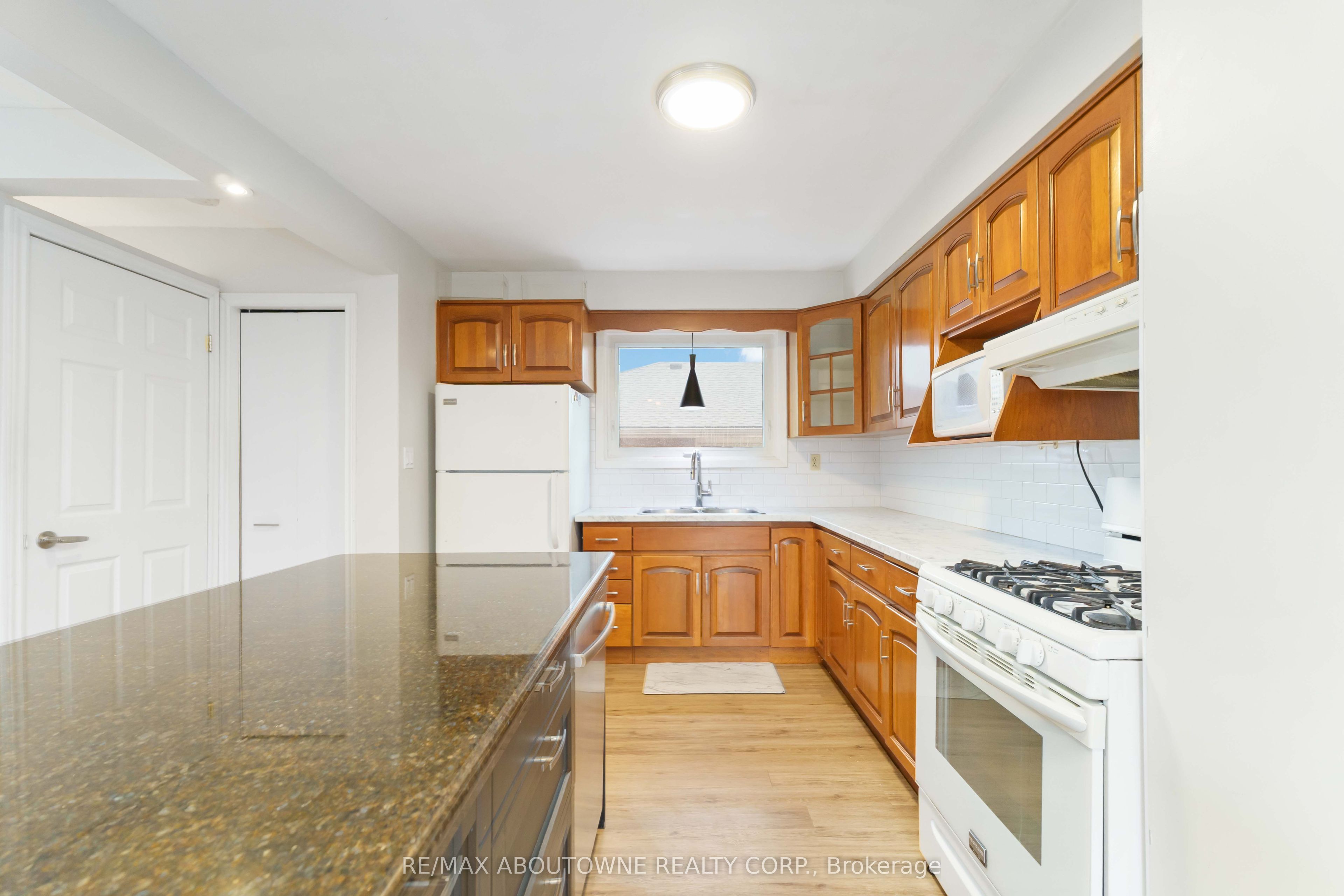 517 Mohawk Road, Hamilton ‣ X14124106 517 Mohawk Road, Hamilton ‣ X14124106
