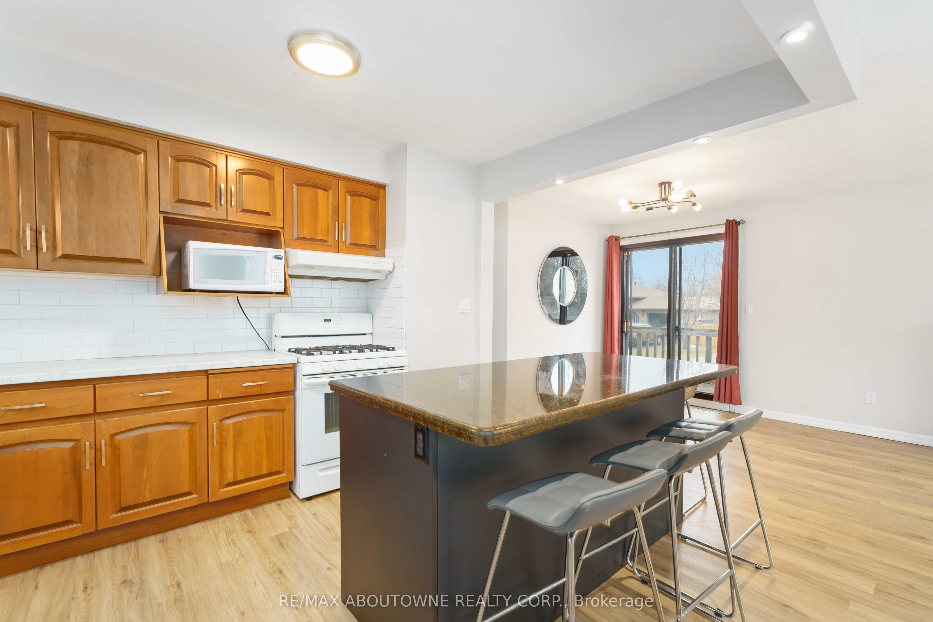 517 Mohawk Road, Hamilton ‣ X14124106 517 Mohawk Road, Hamilton ‣ X14124106