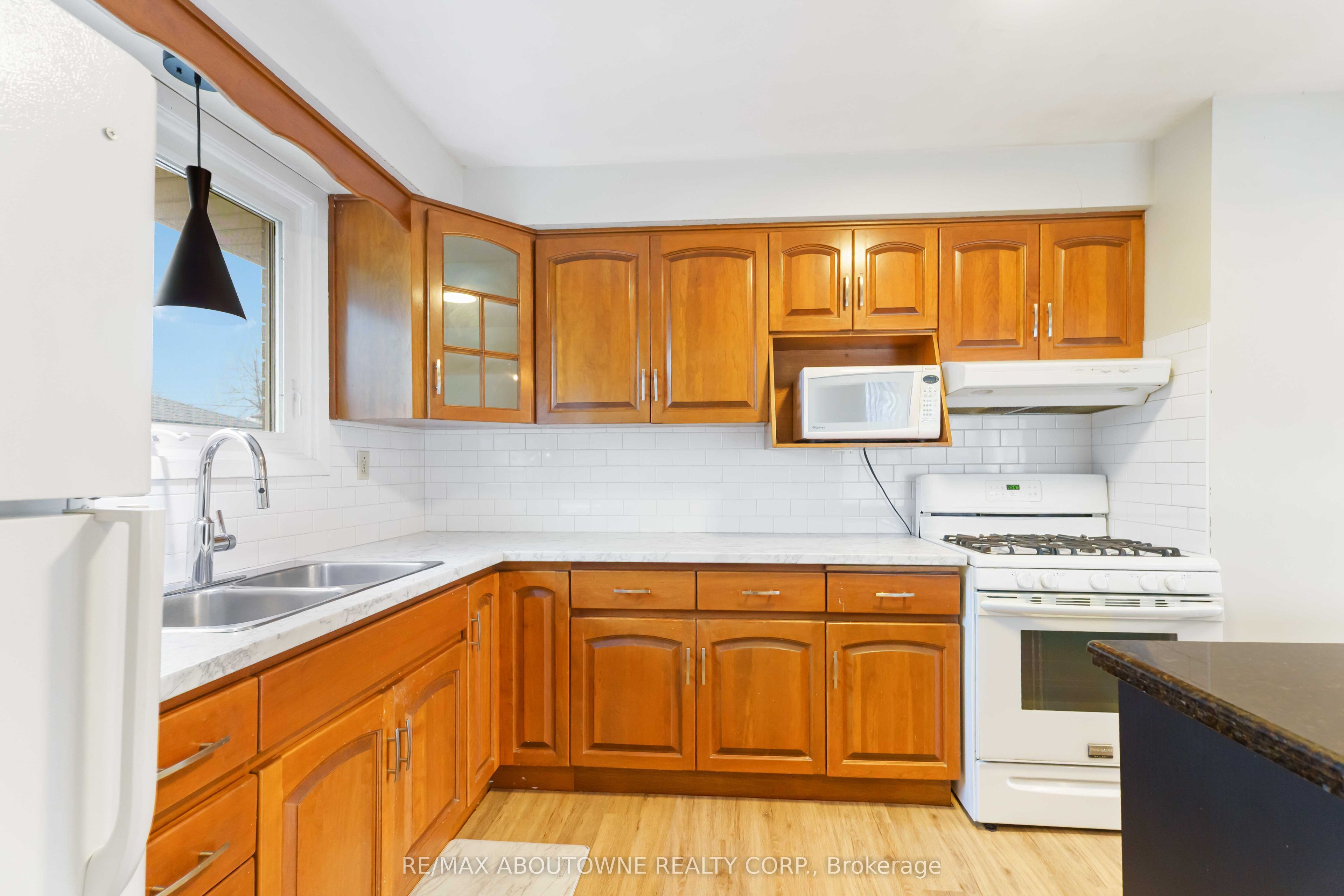 517 Mohawk Road, Hamilton ‣ X14124106 517 Mohawk Road, Hamilton ‣ X14124106