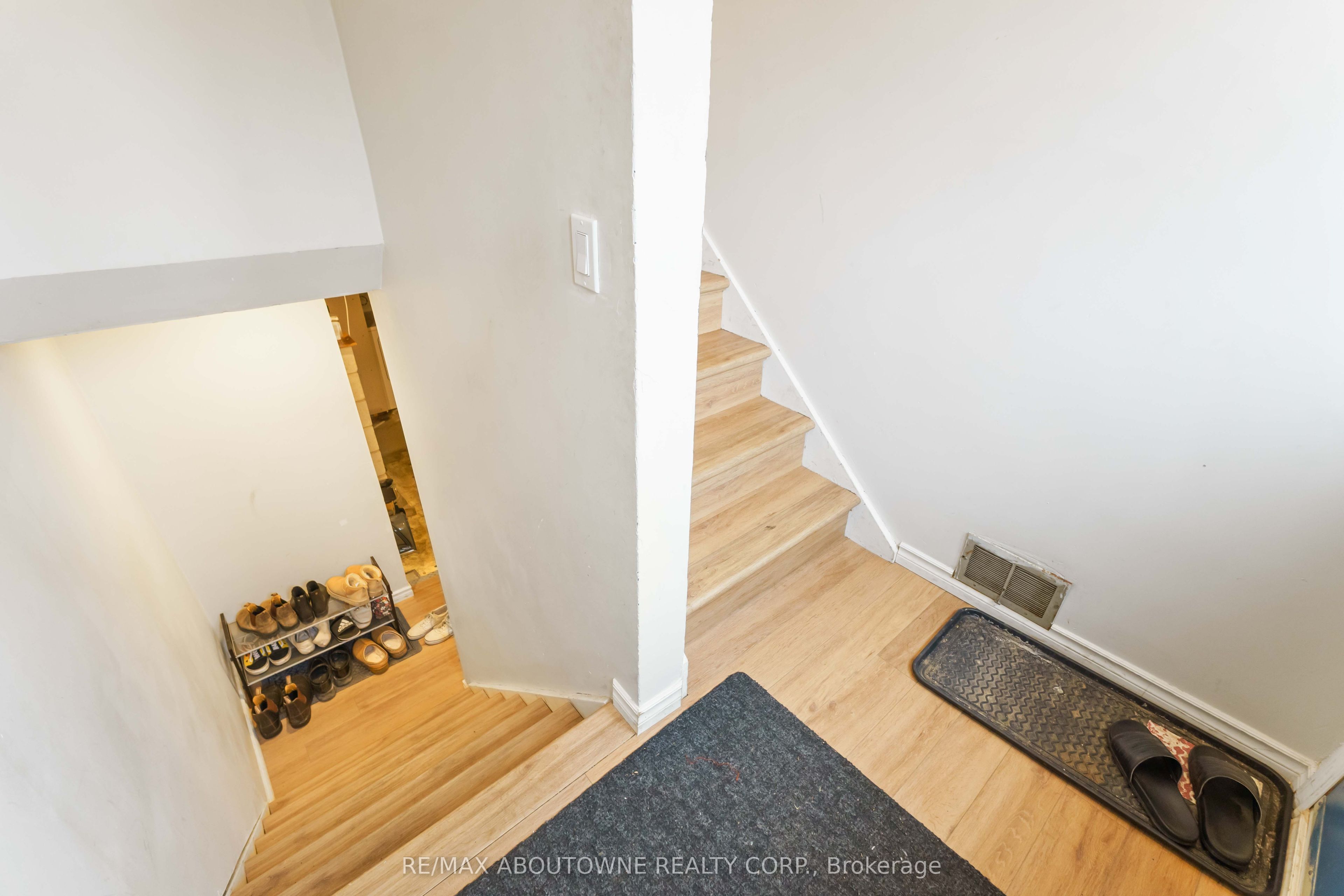 517 Mohawk Road, Hamilton ‣ X14124106 517 Mohawk Road, Hamilton ‣ X14124106