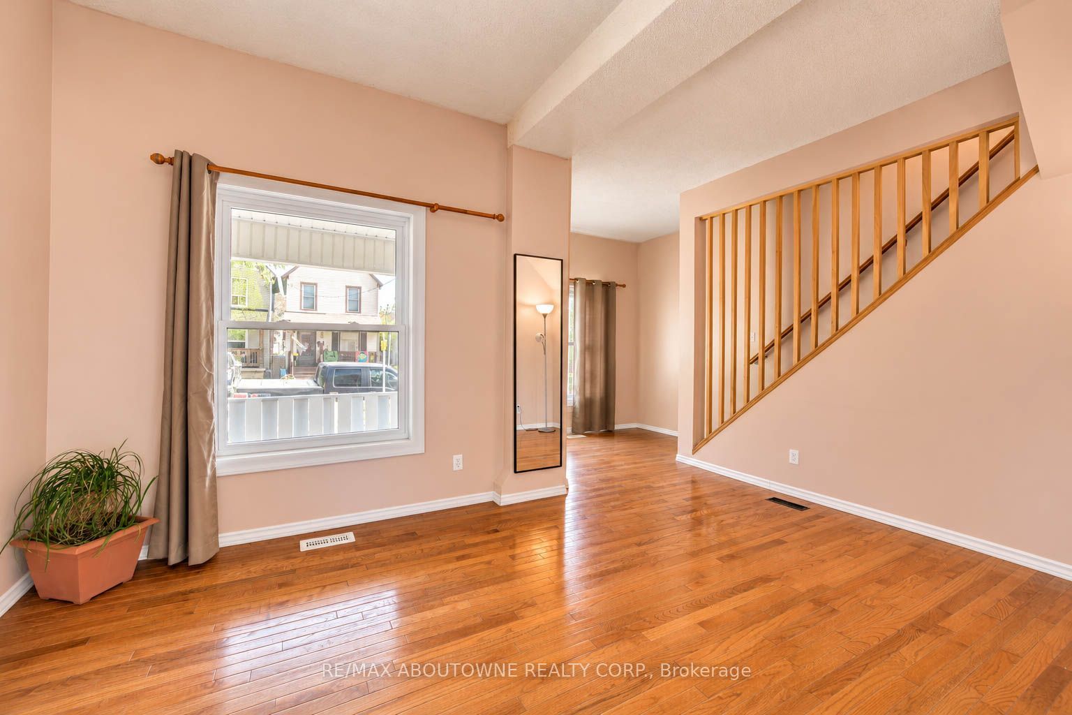 81 Glendale Avenue, Hamilton ‣ X14124464 81 Glendale Avenue, Hamilton ‣ X14124464