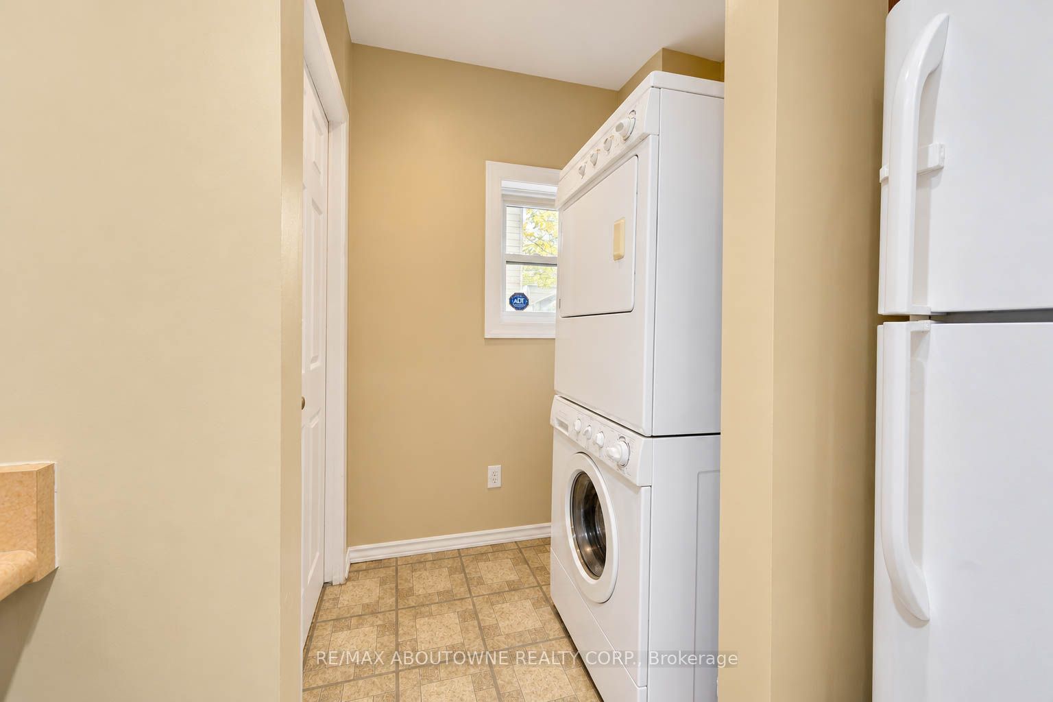 81 Glendale Avenue, Hamilton ‣ X14124464 81 Glendale Avenue, Hamilton ‣ X14124464