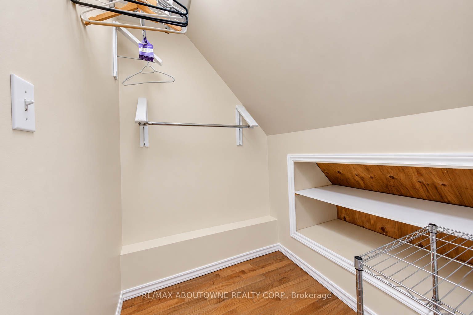 81 Glendale Avenue, Hamilton ‣ X14124464 81 Glendale Avenue, Hamilton ‣ X14124464