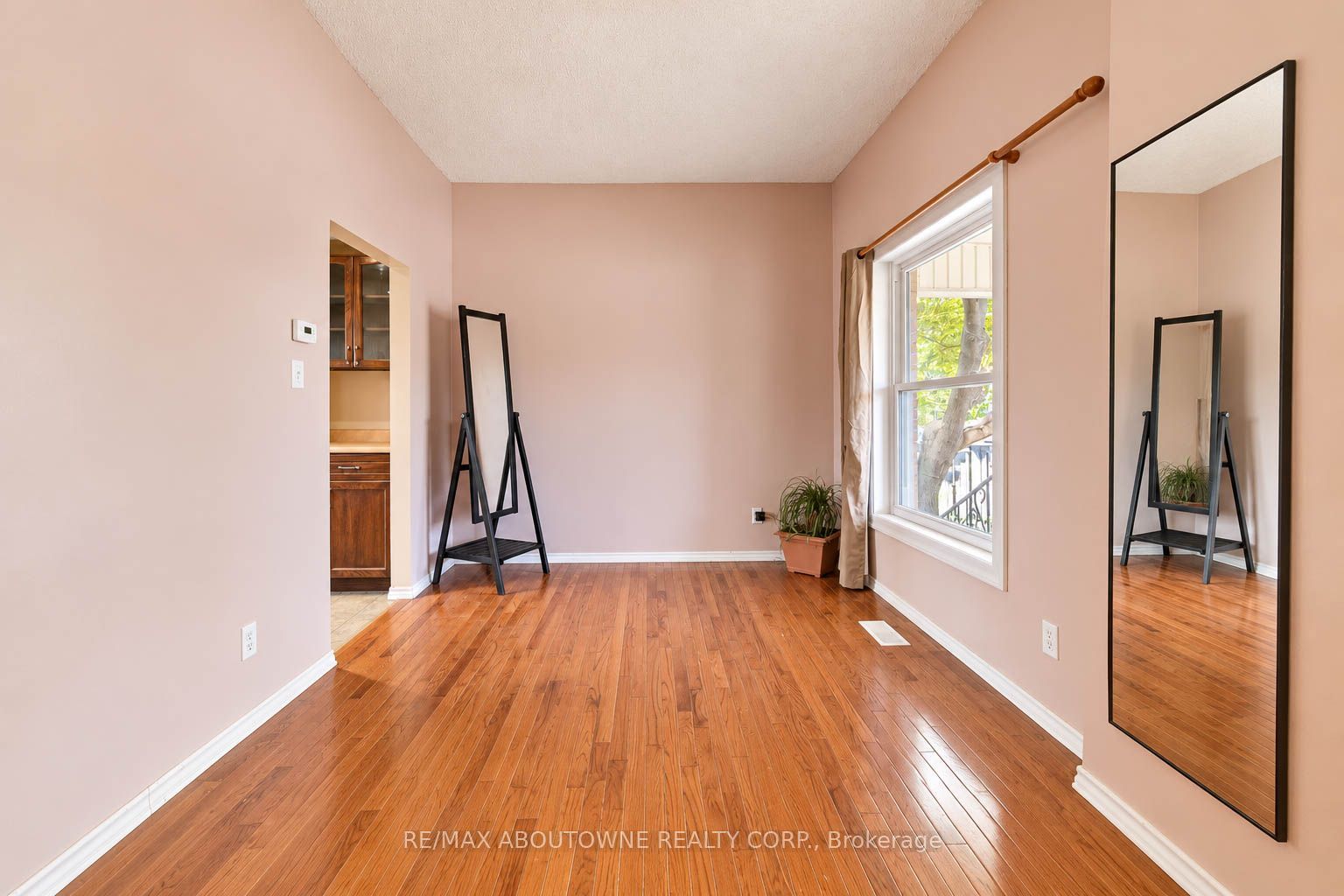 81 Glendale Avenue, Hamilton ‣ X14124464 81 Glendale Avenue, Hamilton ‣ X14124464